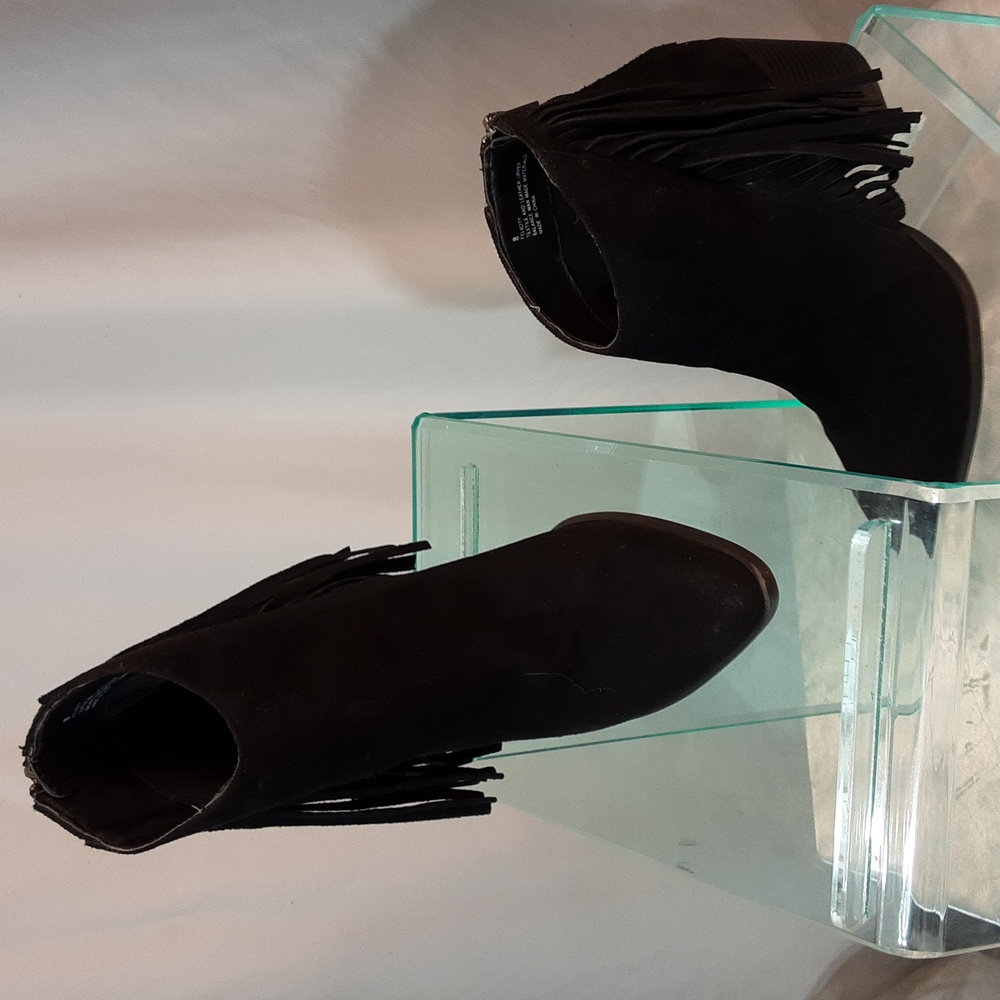 Boots - Picture 2 of 8